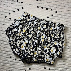 Ecote Urban Outfitters Daisy Floral Shorts M